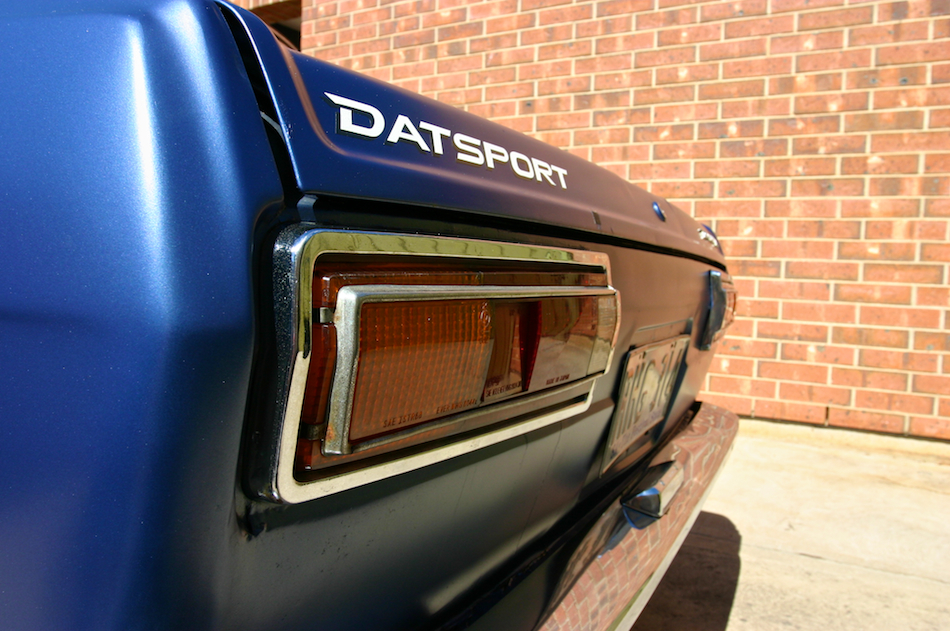 Datsport Decal - Datsun 1600 [ EF 17-40mm 1:4 L ]