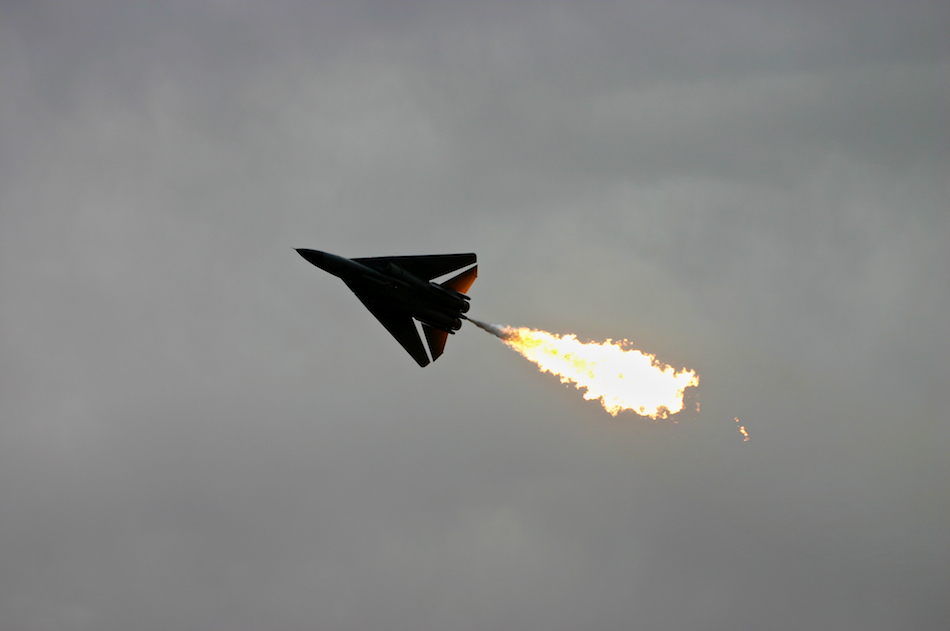 F-111 Flame [ EF 70-200mm 1:4 L ]