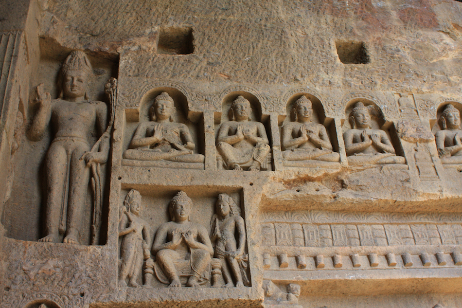 Buddhist Idols [ EF 28mm 1.8 ]