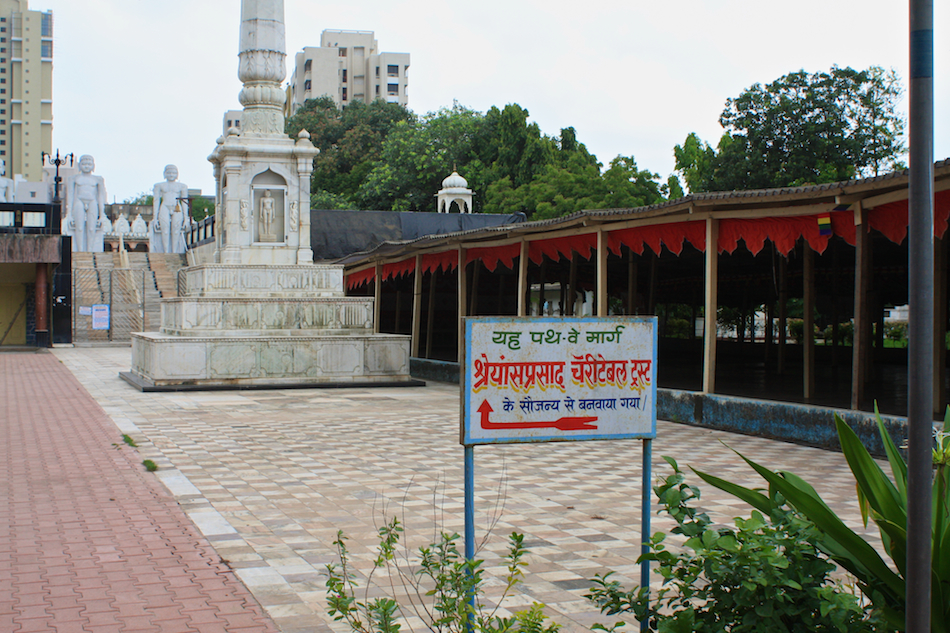 Hindu Temple [ EF 28mm 1.8 ]