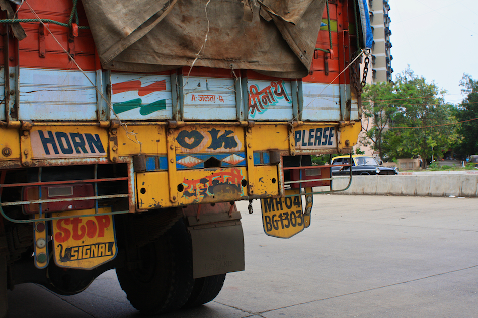 Trucking, India Style [ EF 28mm 1.8 ]