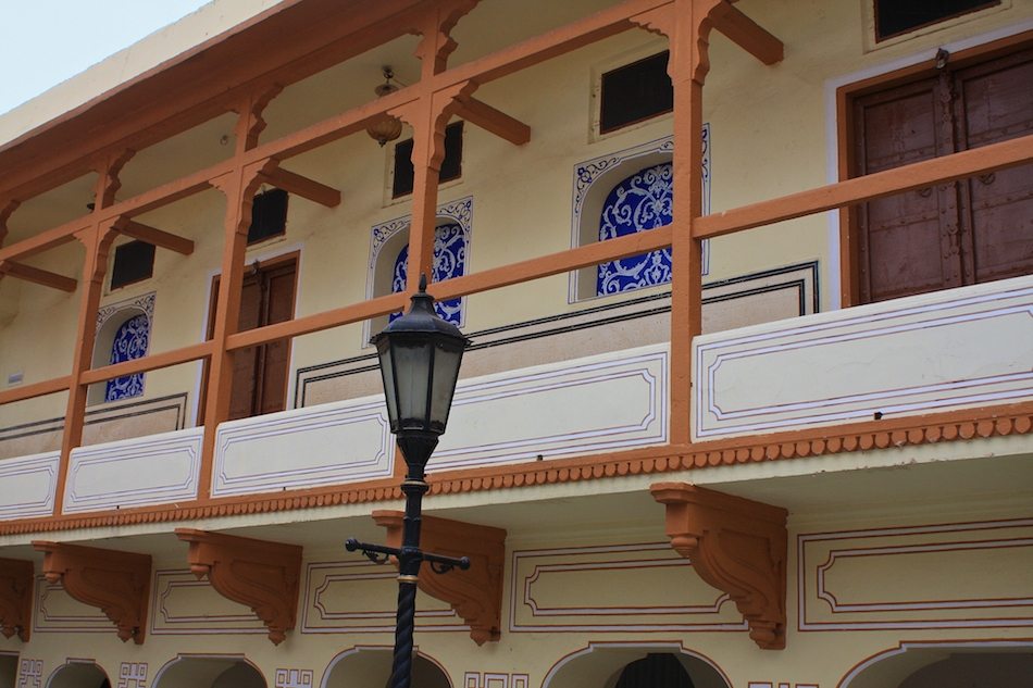 Palace Balcony [ EF 28mm 1.8 ]