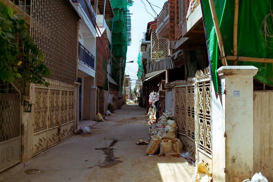 Phnom Penh Laneway [ EF 40mm 2.8 STM ]