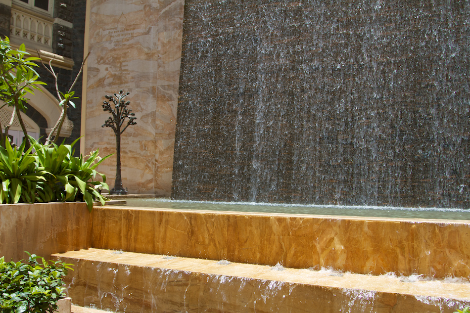 Lobby Fountain [ EF 24 - 105mm 1:4 L IS ]
