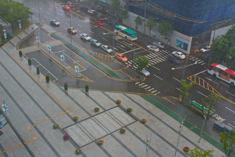 Monsoon Seoul [ EF 28mm 1.8 ]