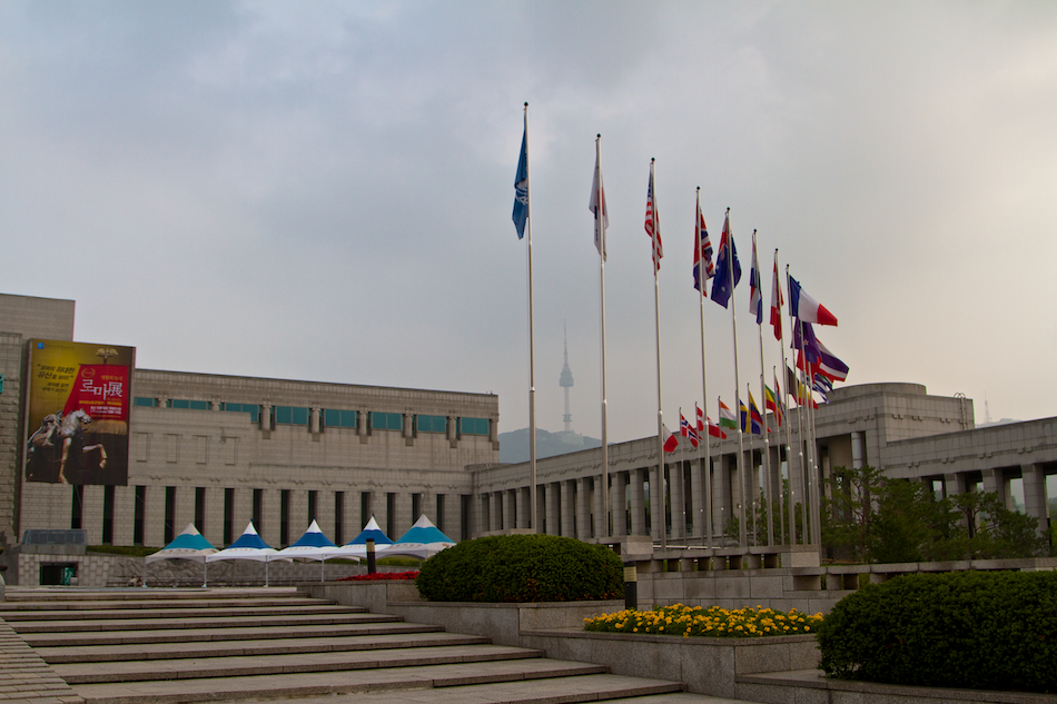 Museum, Flags and Seoul Tower [ EF 24 - 105mm 1:4 L IS ]