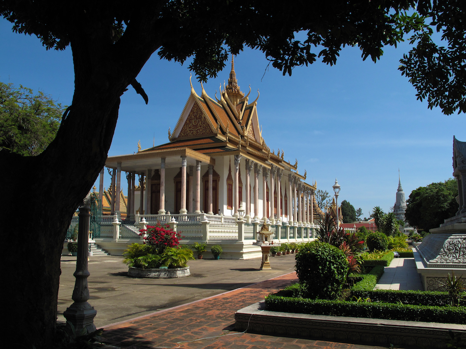 Wat Preah Keo Morokat (Silver Pagoda)